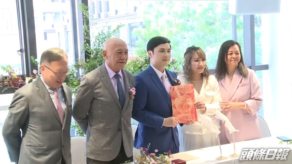 李泳豪昨日舉行婚禮，迎娶台灣女友Agnes，現場佈置簡單溫馨。